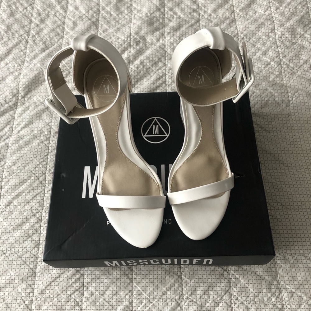 White heels - Picture 2 of 5